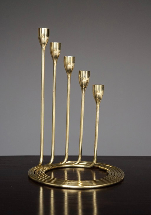 Ensemble de candélabres spiralés en laiton de style scandinave, Danemark, années 1960.