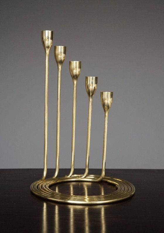 Image 1 of Ensemble de candélabres spiralés en laiton de style scandinave, Danemark, années 1960.