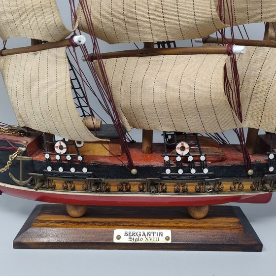 Image 1 of Impresionante maqueta de barco Bergantin Siglo XVIII de los años 70. Hecha a mano. Fabricada en Inglaterra.