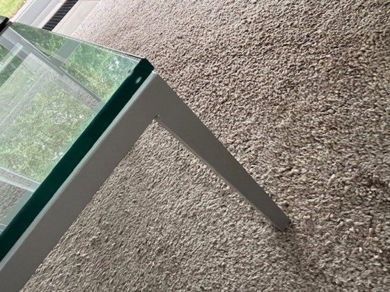 Läsko Classic coffee tables, frame in RAL Alu 9006 and top in Wenge and clear glass – Läsko Lämmie GmbH, Metal (photo 4 of 5)