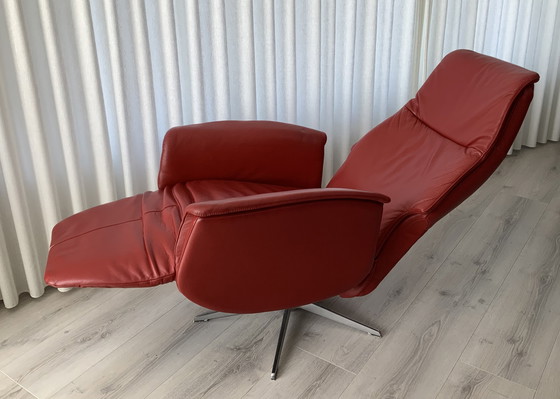 Image 1 of Dos sillones reclinables manuales (uno pequeño y otro grande) de piel roja (semiroja), como nuevos.