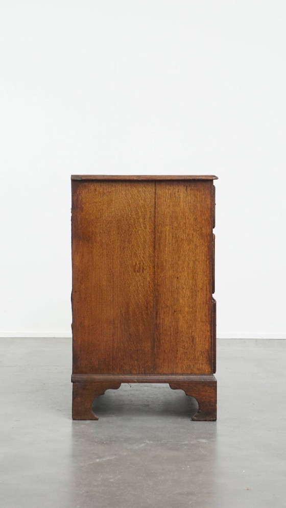 Image 1 of Commode ancienne en chêne anglais du XVIIIe siècle