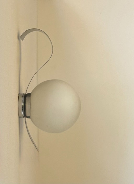 Applique vintage, vetro opalino e metallo spazzolato, Francia, 1960