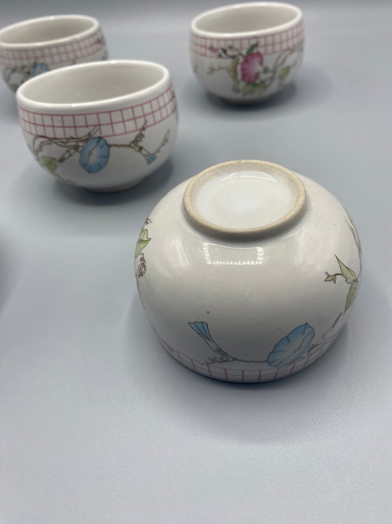 5 bols à thé en porcelaine japonaise – Décor de liserons sur fond de quadrillage rose – Japon, années (photo 4 of 4)
