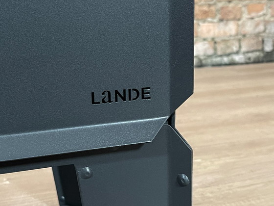 Lande Cabinet 45, Metal | Studio Lande, Mesitas de noche, Negro, Minimalisme (foto 7 de 8)