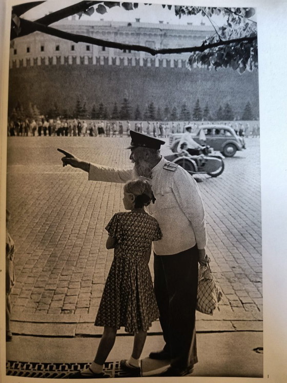 Image 1 of « Moscou » par Henri Cartier-Bresson, 1955