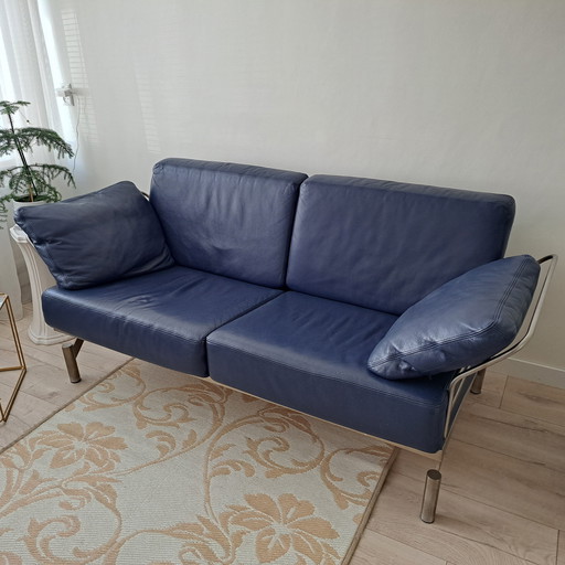 2 1/2-Sitzer-Sofa aus Edelstahl mit Lederbezug