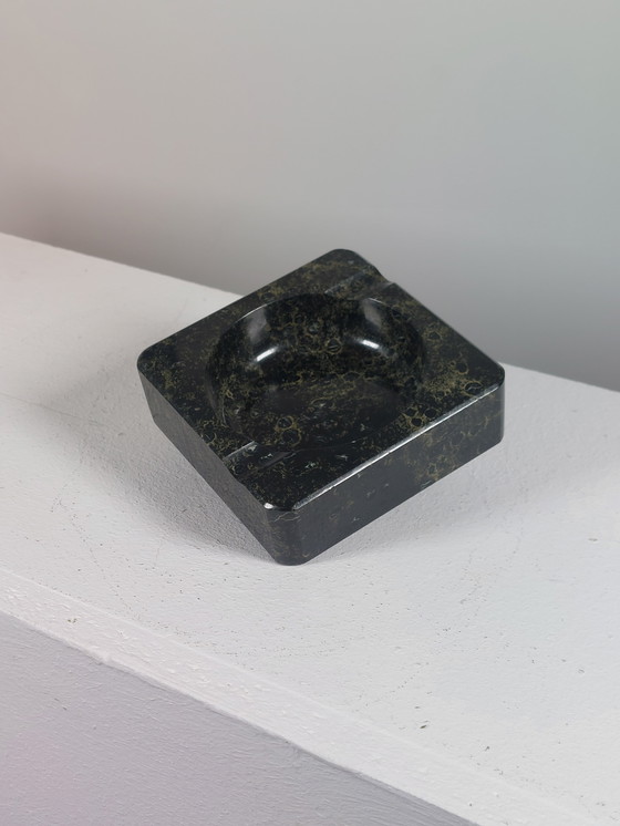 Image 1 of Elegante posacenere in marmo vintage nero fatto a mano