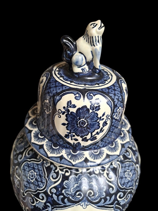 Delft blue vase