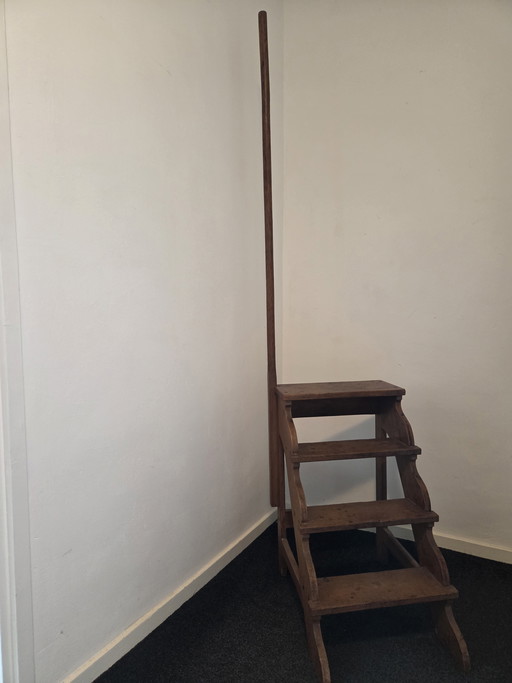 Treppe zur Bibliothek