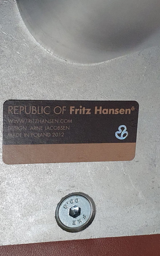 Image 1 of Poltrone a forma di cigno di Fritz Hansen in pelle rosso-marrone, 2 pezzi