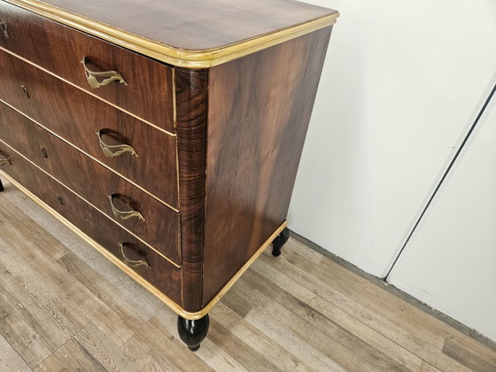 Image 1 of Commode des années 1950 en acajou et érable avec pieds laqués