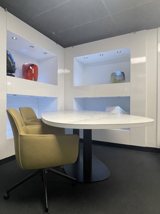 Image 1 of Leolux Toveri Dining tafel keraniek