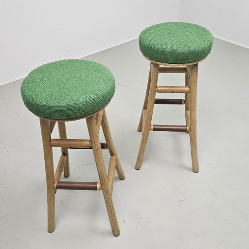 2 tabourets de bar vintage en bois de palmier, tissu bouclé Jim Thompson, retapissé