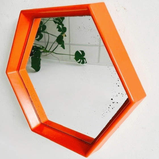 Image 1 of Mid-century space age spiegel oranje hexagon kunststof 1970's
