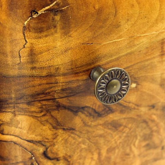 Image 1 of Minimalistische Art Deco nachtkastjes van walnootfineer, Tsjechoslowakije, jaren 1930