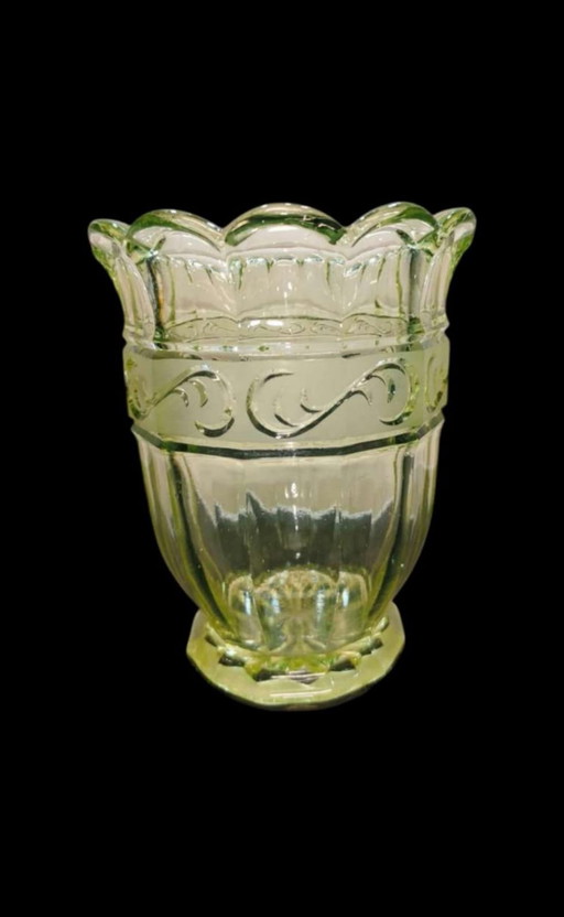 Uran Glasvase Art Déco 1930 – fluoreszierendes Pressglas – Uranium Glass Vase Art Deco 1930s