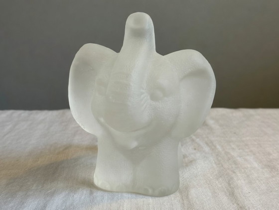 Image 1 of Éléphant Goebel vintage – Verre satiné mat – Allemagne de l'Ouest