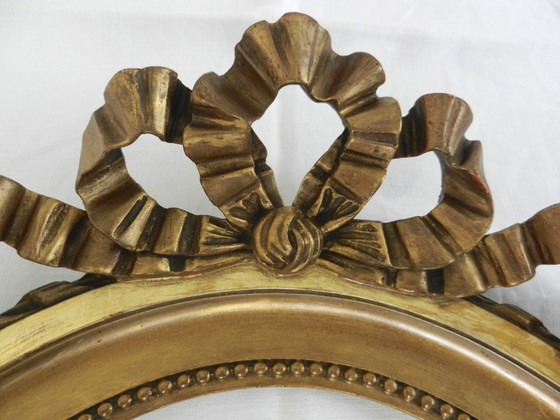 Image 1 of Cornice ovale antica in legno dorato, nodo stile Luigi XVI