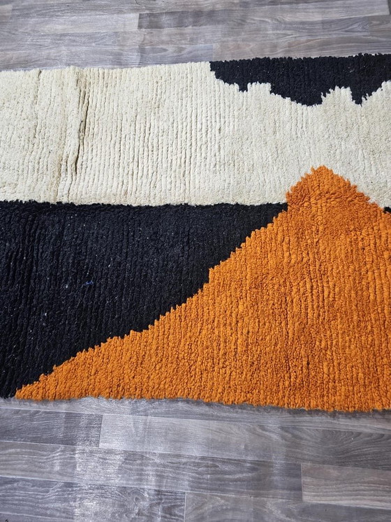 Alfombra marroquí tejida a mano, hecha a medida, 350 x 150 cm. – Alberto Bazzani, Wool (photo 8 of 9)