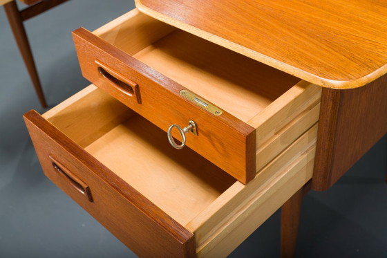 Image 1 of Escritorio de teca de mediados de siglo atribuido a Musterring, años 60