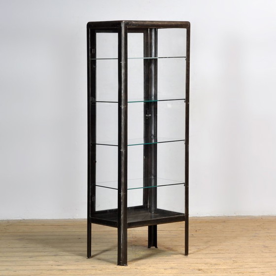 Image 1 of Medisch kabinet uit Oekraïne, gedateerd 1985