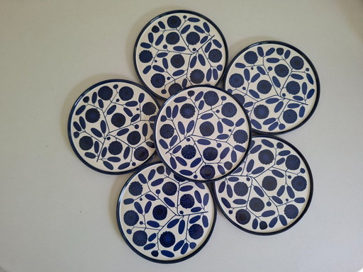 Borden en schotels uit de Melitta Stockholm ontbijtset.