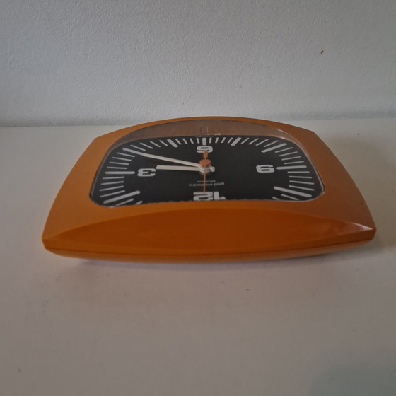 Image 1 of Jaren 70 oranje vintage klok wandklok good old electric clock