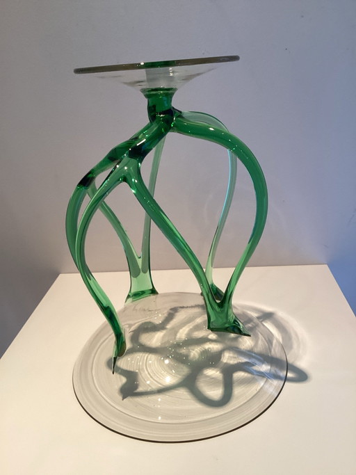 Jarrón Josefina Krosno con una base única de pulpo.