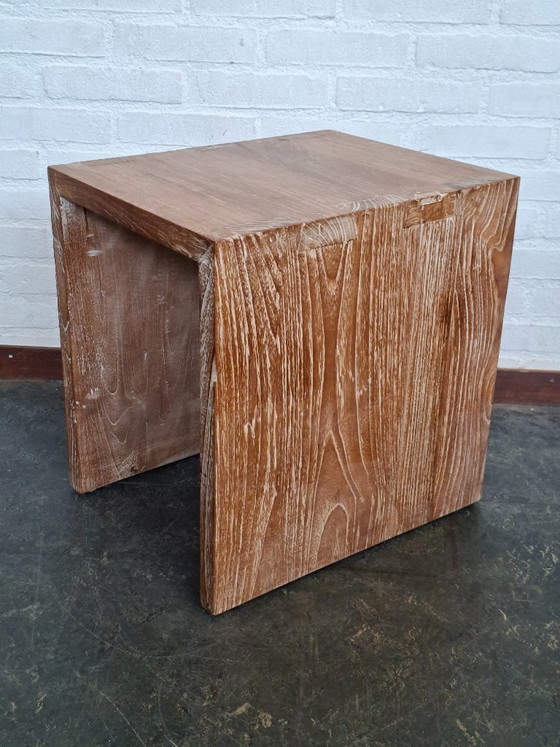 Image 1 of 3 tables d'appoint en bois massif