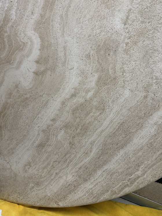 Image 1 of Tavolo da pranzo rotondo in travertino Ø120