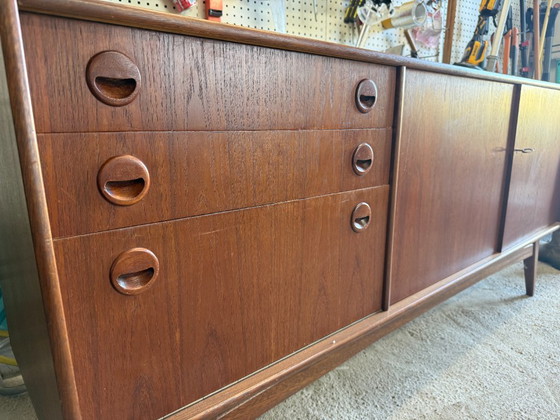 Mid-Century Modern Teak Sideboard (1960s) – Wood (photo 2 of 10)
