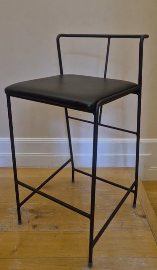 3 Hocker einer raffinierten japanischen Marke, gekennzeichnet durch ein essentielles, leichtes und zeitloses Design.