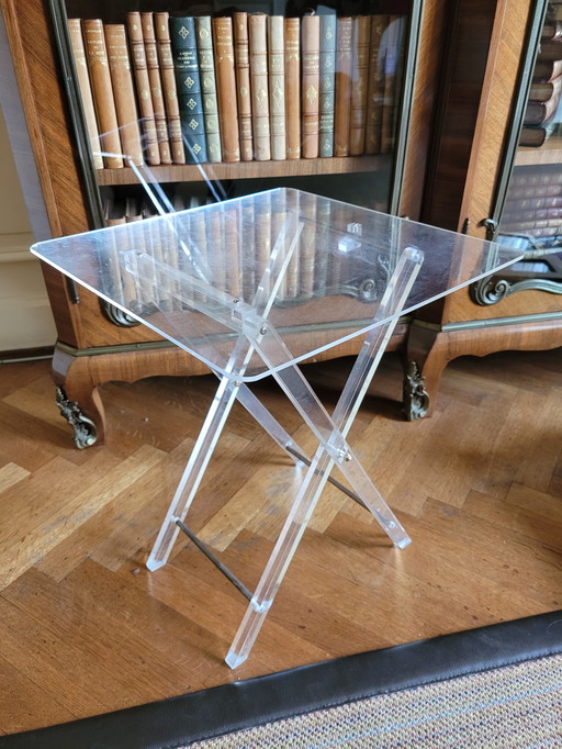 Table d'appoint en plexiglas