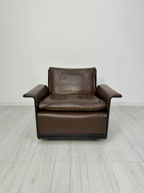 Image 1 of Vitsoe 620 loungestoel uit de jaren 60 van Dieter Rams – zwarte kuip en bruine leren fauteuil