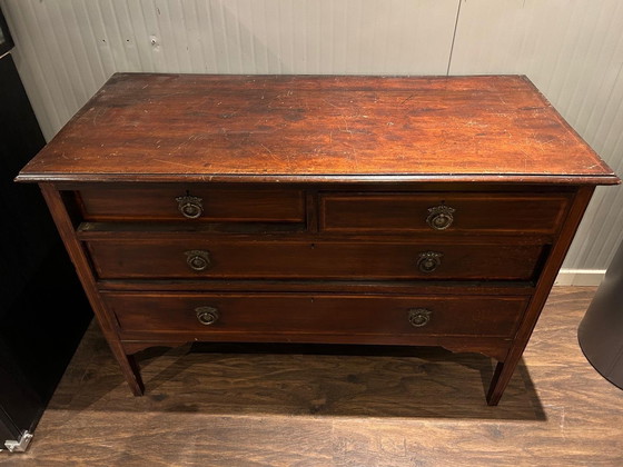 Image 1 of Preciosa cómoda, fabricada en Londres entre 1860 y 1910.