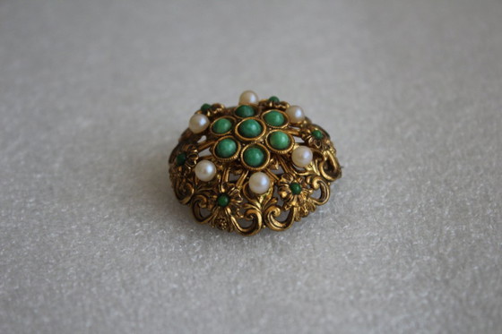 Image 1 of Vintage round brooch, Ø 3.5 cm, gold-colored with white and green pearls