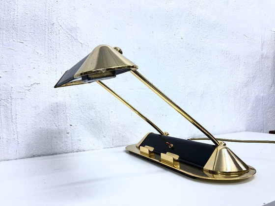 Image 1 of Lampada da tavolo design anni '80 in metallo placcato oro e pelle