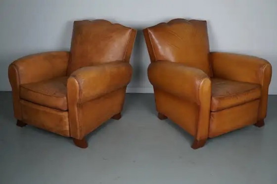 Image 1 of Set Franse cognackleurige leren clubfauteuils met ‘moustache’-rugleuning, jaren 1950