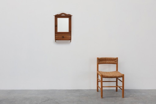 Franse Art Deco scheerkast in houtsnijwerk met afgeschuinde spiegel