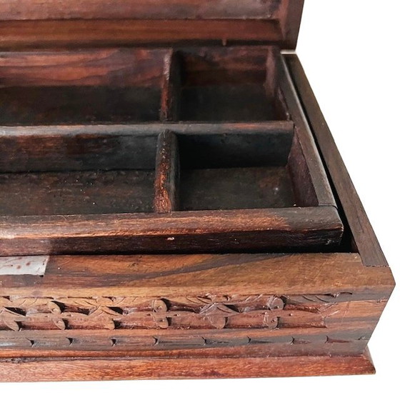Image 1 of Grande portagioielli indiano vintage intagliato a mano in legno con serratura, anni '70
