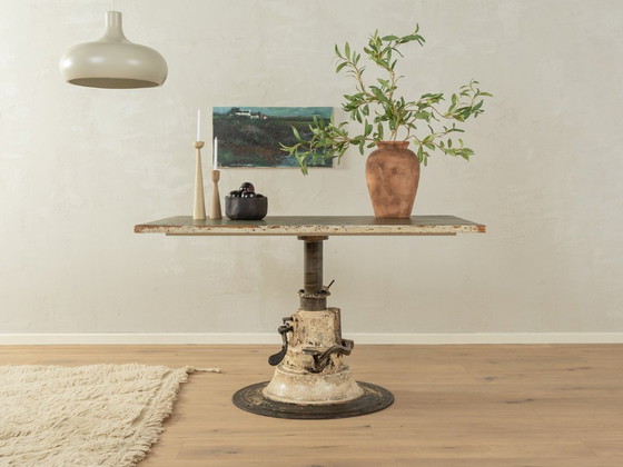 Image 1 of Industrieller Linoleumtisch mit gusseisernem Gestell