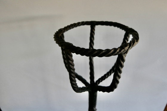 Image 1 of Paire de grands fers à repasser ou boules à feu en fer forgé (Andier)