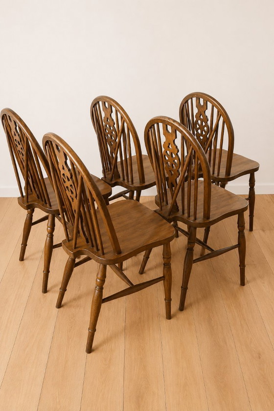 Image 1 of Classic Windsor chair set, 5 pieces, sturdy & comfortable