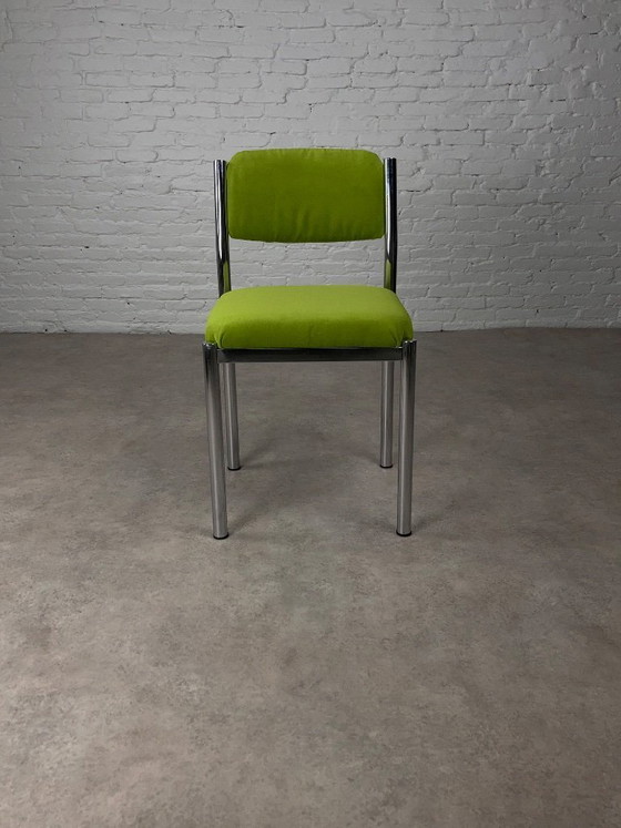 Image 1 of Set van 4 chromen buisvormige eetkamerstoelen — opnieuw bekleed met chartreusekleurig fluweel