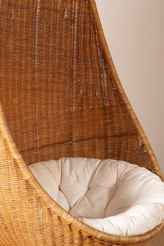 Image 1 of Sillón danés de ratán tejido con soporte metálico, silla colgante tipo huevo, atribuida a Nanna Ditzel