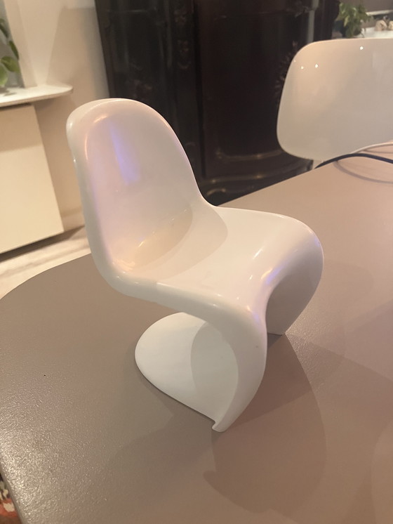 Image 1 of Miniatuurversie designklassieker Vitra Ponton Chair