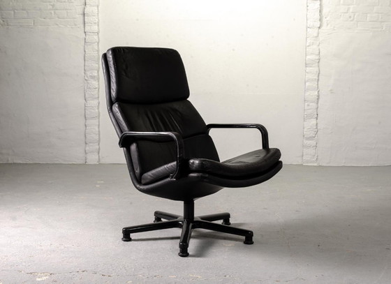 Nederlandse design draaibare loungestoel van zwart leer, F-serie, ontworpen door Geoffrey Harcourt voor (photo 11 of 13)
