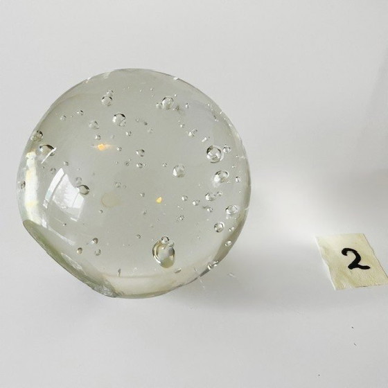 Image 1 of Fermacarte sferico vintage in cristallo trasparente con piccole bolle d'aria, 6 cm