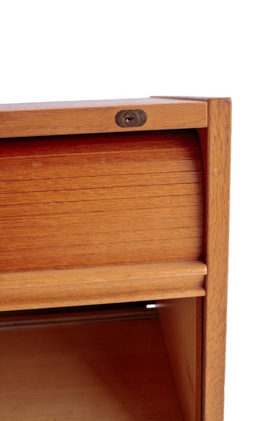 Image 1 of Mobiletto vintage con anta a rullo e base in acciaio bianco